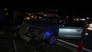 SARAY’DA OTOMOBİLLE KAMYON ÇARPIŞTI; 1 ÖLÜ, 4 YARALI