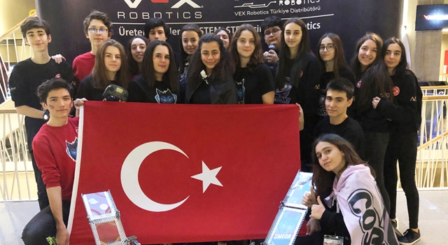 DOĞA ÖĞRENCİLERİNİN ROBOTU TASARIM ÖDÜLÜ KAZANDI