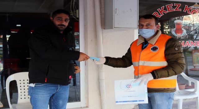 ÇERKEZKÖY BELEDİYESİ, VATANDAŞLARA MASKE DAĞITTI