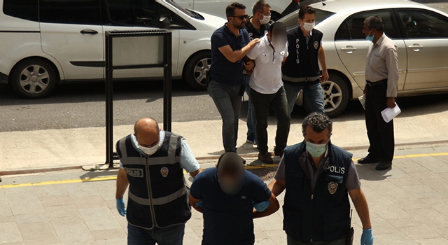 YAŞLI KADININ BİLEZİKLERİNİ GASP ETMEYE ÇALIŞTILAR
