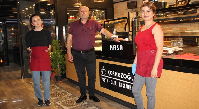 ÇERKEZOĞLU KAFE YENİLENEN YÜZÜYLE FAALİYETLERİNİ SÜRDÜRÜYOR