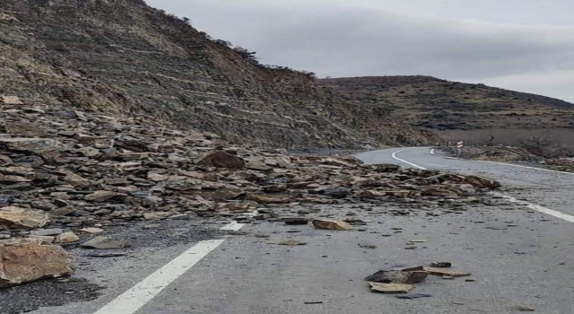 TEKİRDAĞ’DA HEYELAN! YOL TRAFİĞE KAPATILDI