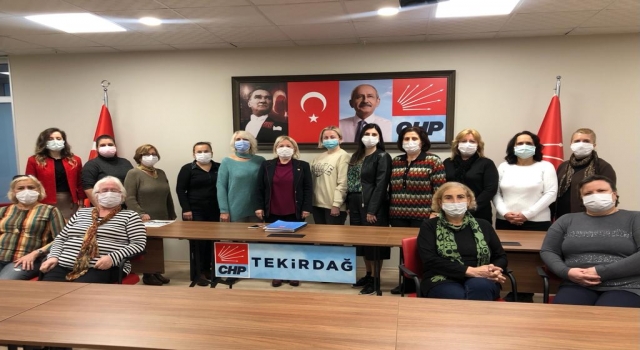 TEKİRDAĞ’DA ÖRÜLEN SEVGİ ŞALLARI HAKKARİ’YE GÖNDERİLDİ