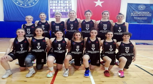 KADIN BASKETBOL TAKIMI DESTAN YAZIYOR