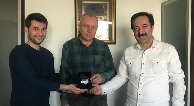 MESLEKTE 30 YILINI DOLDURAN MİMAR ORUÇ VE AKSOY’A PLAKET VERİLDİ