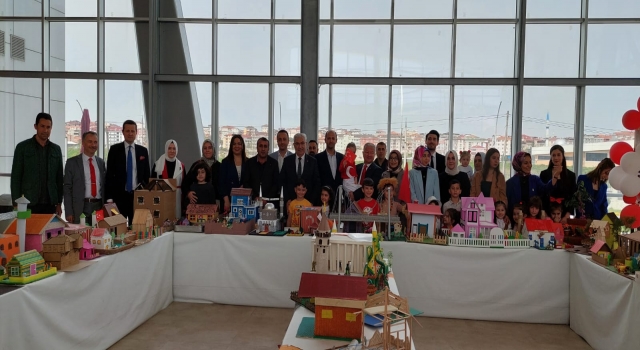 ‘ÇOCUK GÖZÜNDEN MİMARLIK’ SERGİSİNE İLK GÜNDEN YOĞUN İLGİ