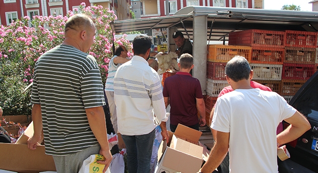 ÜRETİCİLERE TAVUKLARI TESLİM EDİLDİ