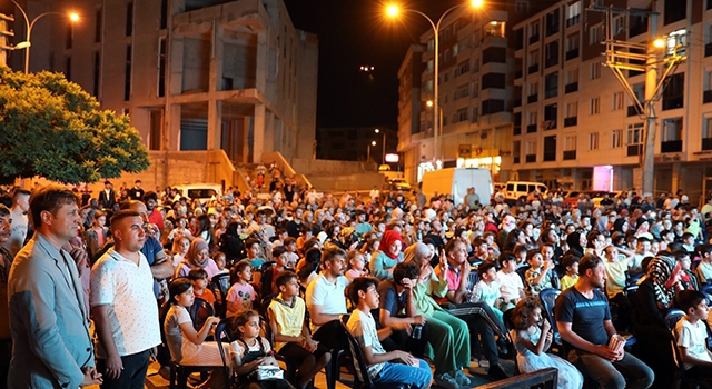 ÇERKEZKÖY’DE AÇIK HAVA SİNEMA GÜNLERİNE YOĞUN İLGİ
