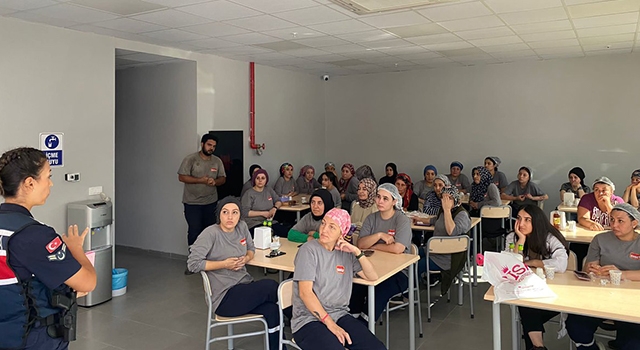 JANDARMA FABRİKADAKİ KADINLARA KADES VE 6284’Ü ANLATTI