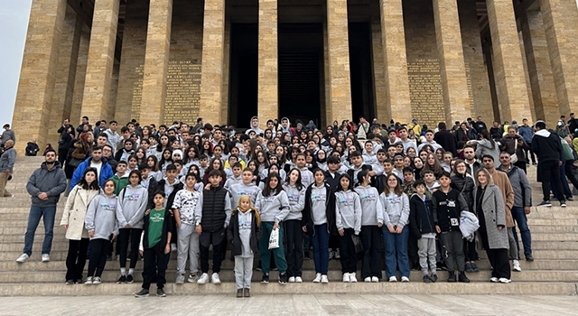 HALK AKADEMİSİ ÖĞRENCİLERİ ATA’NIN HUZURUNDA