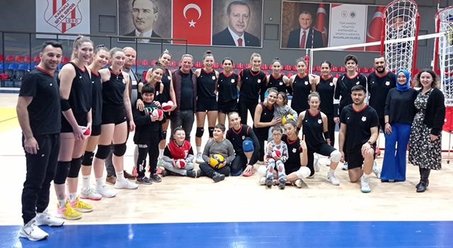 SİTESPORLU VOLEYBOLCULAR ÖZEL MİSAFİRLERİNİ AĞIRLADILAR