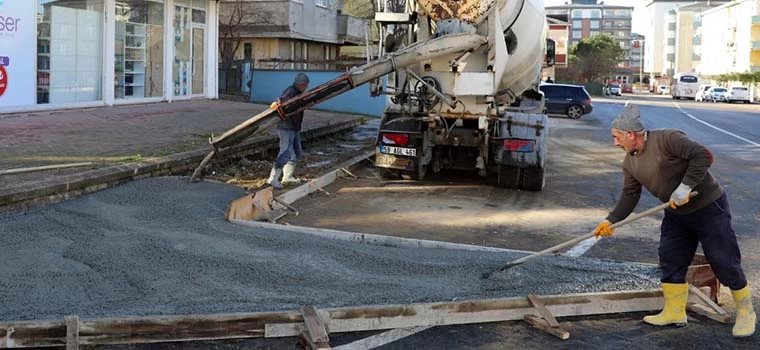 3 SOKAKTA YOL ÇALIŞMASI YAPILDI