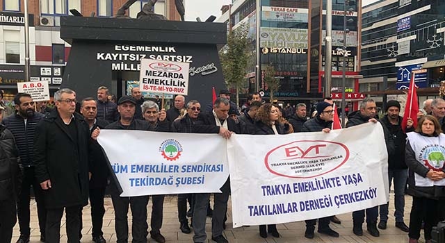 EMEKLİLER, ADALET ARIYOR