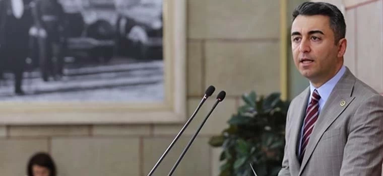 “REZİDANSLARA İMAR İZNİ VEREREK DEPREME HAZIRLANMAK AKIL TUTULMASIDIR”
