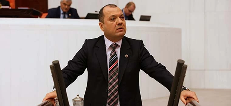“TÜRKİYE’DE GAZETECİ OLMAK, ATEŞTEN GÖMLEK GİYMEK”