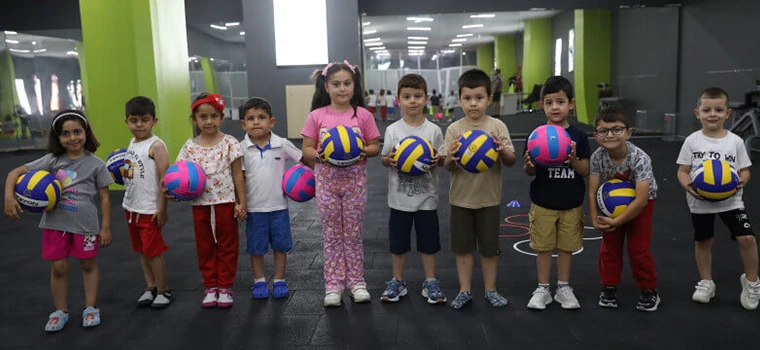 YAZ SPOR OKULUNDA ÇOCUKLAR HEM EĞLENECEK HEM ÖĞRENECEK