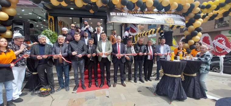 SARIYER BÖREKÇİSİ’NİN 4. ŞUBESİNİN AÇILIŞINI AKAY VE TAŞYASAN YAPTI