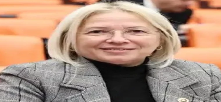 NURTEN YONTAR: “ANNELİK SADECE BİYOLOJİK DEĞİL, YÜREKTEN BİR BAĞDIR”