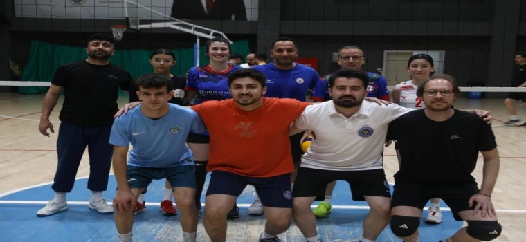 VOLEYBOL TURNUVASI BAŞLADI