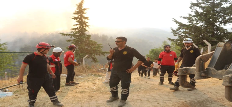 ALEVLERİN KARŞISINDA UMAY GÖNÜLLÜLERİ DİMDİK DURDU
