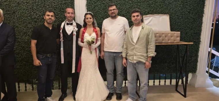 BAKIŞ GAZETESİ MUHABİRİ BARIŞ KARAPAÇA DÜNYA EVİNE GİRDİ