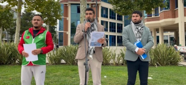 ÇERKEZKÖY MEYDANINDA GAZZE’YE DESTEK ÇIĞLIĞI: “GAZZE YALNIZ DEĞİLDİR”