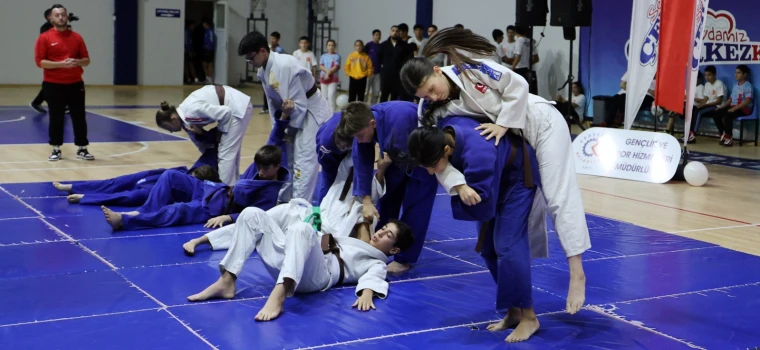 AMATÖR SPOR HAFTASI COŞKUYLA KUTLANDI