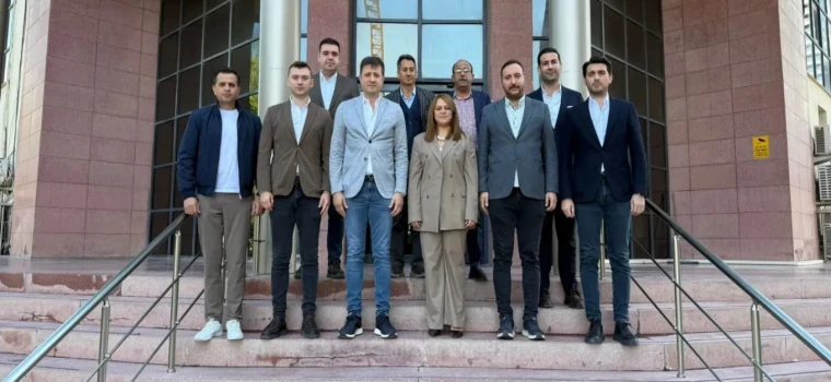 BAŞKAN AKAY OTOPARK İÇİN KOLLARI SIVADI