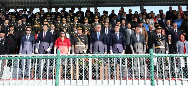 ÇERKEZKÖY’DE CUMHURİYETİN 102. YILI BÜYÜK COŞKUYLA KUTLANDI