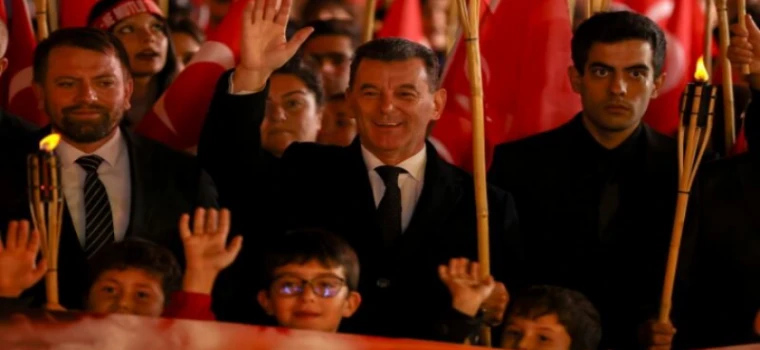 KAPAKLI’DA FENER ALAYI VE ATATÜRK FİLMİ GÖSTERİMİYLE 29 EKİM COŞKUSU YAŞANDI