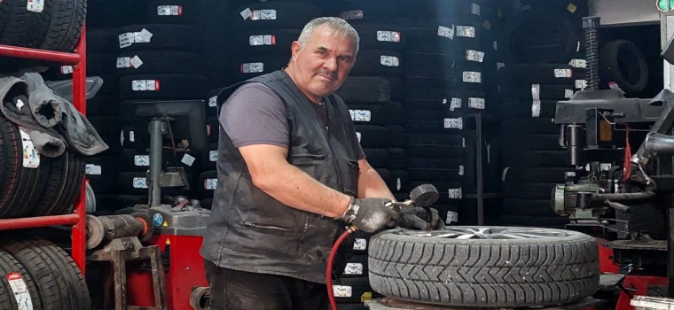 ÇERKEZKÖY’DE LASTİKÇİLER KIŞ LASTİĞİ MESAİSİNE BAŞLADI