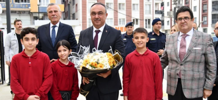 VALİ RECEP SOYTÜRK, ÇERKEZKÖY’DE OKUL ZİYARETİNDE BULUNDU