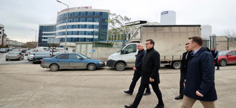 BAŞKAN VAHAP AKAY PARKLANMA SORUNUNU ÇÖZMEK İÇİN YAPILAN ÇALIŞMALARI İNCELEDİ