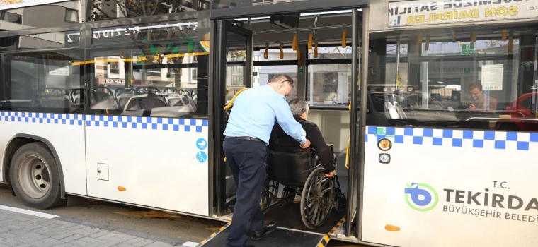 TEKİRDAĞ’DA ENGELSİZ ULAŞIM DEVRİMİ: MOBİL UYGULAMAYLA RAMPA TALEBİ ANINDA ŞOFÖRE