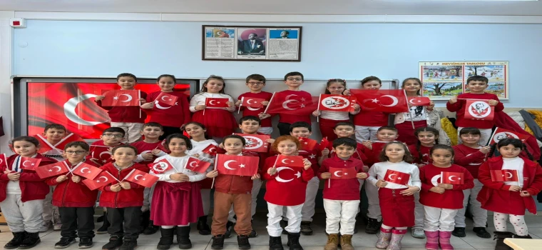 Öğrenciler İkinci Döneme Bayrak Temasıyla Merhaba Dedi