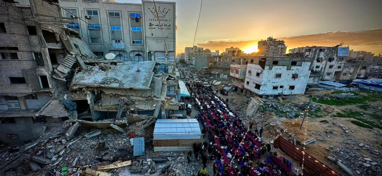 TÜRK KIZILAY GAZZE’DE RAMAZAN’IN İLK İFTAR SOFRASINI KURDU