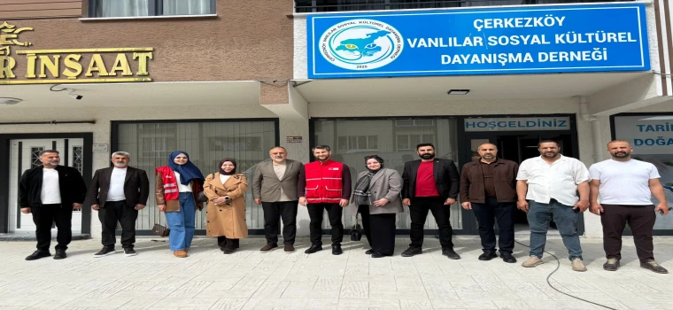 ÇERKEZKÖY VANLILAR DERNEĞİ’NDEN KIZILAY HAFTASI’NA HAYAT VEREN DESTEK