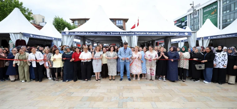 EL EMEĞİ GÖZ NURU ÜRÜNLER CUMHURİYET MEYDANI’NDA SERGİLENDİ
