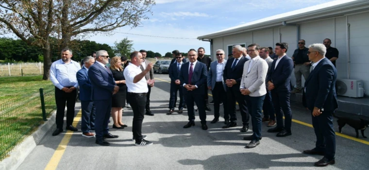 VALİ SOYTÜRK SOKAK HAYVANLARI MERKEZİ’NDE İNCELEMELERDE BULUNDU