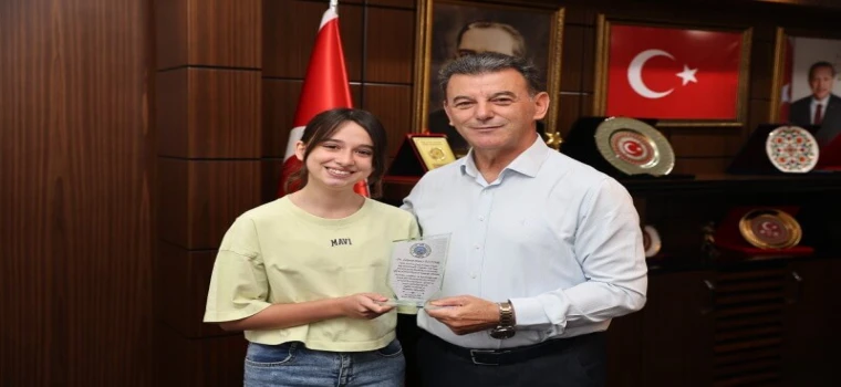 BAŞKAN ÇETİN'DEN LGS TÜRKİYE BİRİNCİSİNE ANLAMLI TEBRİK