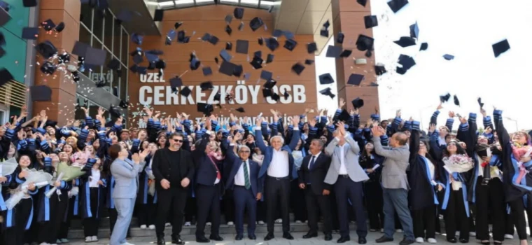 ÖZEL ÇOSB MESLEKİ VE TEKNİK ANADOLU LİSESİ'NDE MEZUNİYET COŞKUSU