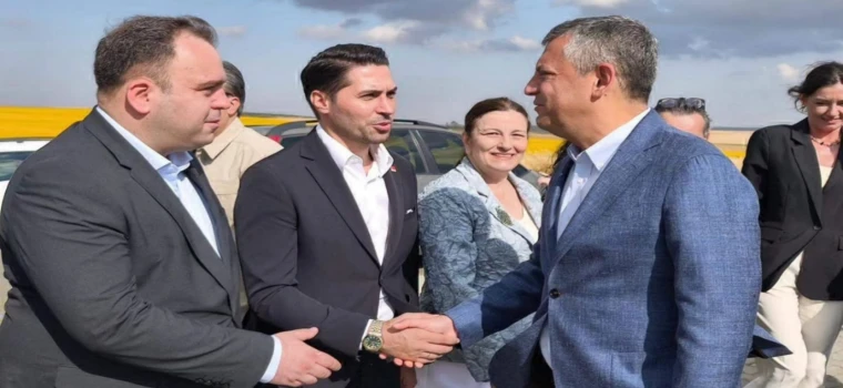 ÖZGÜR ÖZEL, ÇORLU KARATEPE CEZAEVİ'NDE DENİZ GÖKTAŞ'I ZİYARET ETTİ