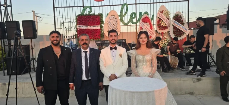 ÖZREK VE DEMİREL AİLELERİNİN EN MUTLU GÜNÜ: RÜMEYSA VE FIRAT DÜNYAEVİNE GİRDİ