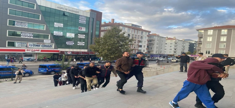 Milyarlık bahis trafiğinin ardından şüpheliler adliyede