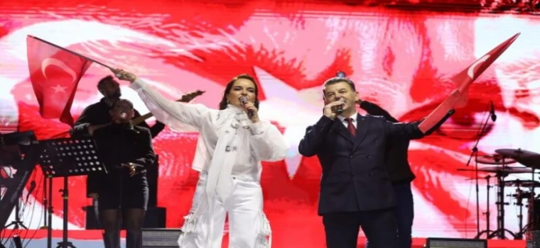 Kapaklı’da Cumhuriyet coşkusu Bengü konseriyle taçlandı