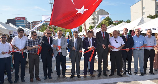 1 YIL BOYUNCA ÇEŞİTLİ EMEKLERLE HAZIRLANAN ESERLER GÖRÜCÜYE ÇIKTI