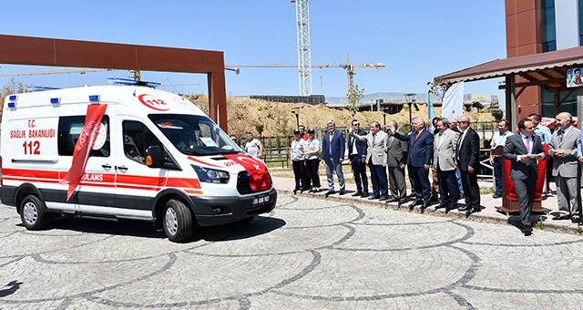 5 AMBULANS TÖRENLE TESLİM EDİLDİ