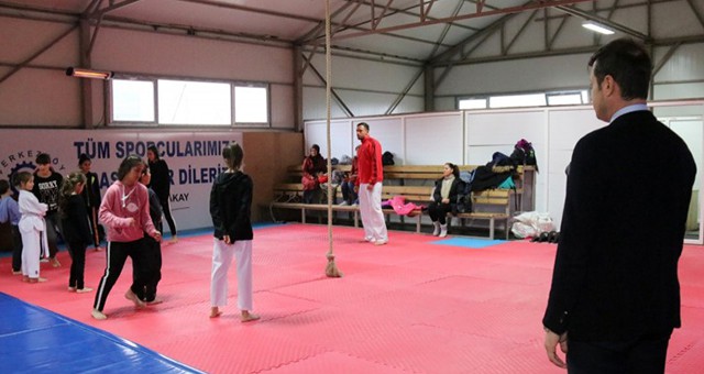 AKAY KIŞ SPOR KURSLARINI ZİYARET ETTİ