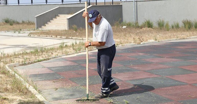 BAŞKAN ÇETİN’İN TALİMATIYLA OKULLAR TEMİZLENİYOR