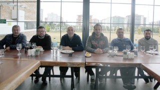 ŞAMPİYONLUĞU YEMEKTE KUTLADILAR